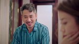 小伙在媳妇面前一直说着自己的付出，但是还是不忘房子的事