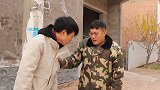短剧：小伙好心扶起晕倒大爷，不想被讹诈两千，总裁女儿来后道歉