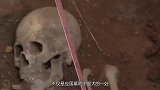 考古发掘被同伙谋害的最惨古代盗墓者，尸体悬于洞中，颅顶被砸裂