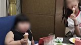 70斤吃播女童母亲否认虐待：家有三套房不差钱 女儿确喜欢吃