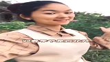 农村阿妹唱经典歌曲，动作可爱极了