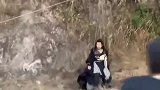 拍摄一场跳悬崖的戏