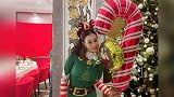 钟丽缇圣诞节晒美照，穿绿色紧身衣秀S曲线，与张伦硕甜蜜热吻