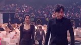 赵丽颖换3套礼服艳压群芳，眼底星芒闪烁，笑靥如花，璀璨如星！