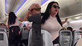 美国女子飞机上用笔记本电脑猛砸丈夫：你敢看别的女人