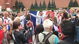 蔚为壮观！法国球迷赛前高唱马赛曲 歌声直窜红场上空
