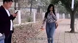 差点让白衣服的美女给我笑岔气了！