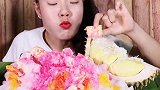 泰国小姐姐吃泰国榴莲，金枕榴莲配冰沙真会吃