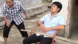 天啊，谁拿扁担把我困在这椅子上啊？