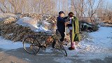 老师当年送穷学生一件大衣，20年后老师收到一辆豪车