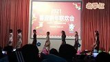 这样的晚会应该只有学校里有吧