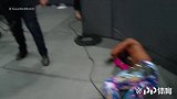 WWE中国-20190321-SD：车轮战第三轮 罗旺抱着被淘汰的决心 用铁椅攻击大伤科菲元气
