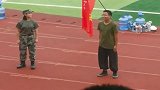 学校运动会开幕表演，逗比队友把姑娘气个半死，看完我笑了！