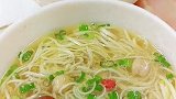 凌晨一点半下班，晚饭加夜宵一个人要了两份大补面