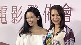 胡杏儿晒全家“合影”过双节一家四口看同一个月亮