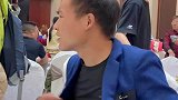 吃酒席太热了，老板舍不得开空调