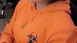 美女一个人同时得罪两个人，这回答太亮了