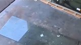 老外检测中国玻璃质量，就算是钢做的，也经不起这样折腾吧