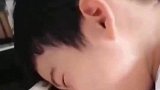 女儿想念爸爸，紧抱相册痛苦，画风突变