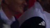 心情不错！穆里尼奥回归本菲卡首秀 场边上演扑球动作