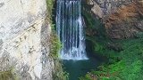 贵州某深山居然藏着一处山洞瀑布