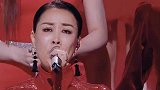 那英三公组队张柏芝跳《逆光》，两人同框好养眼，场面堪比演唱会