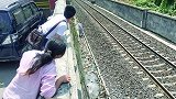 贵州遵义3兄妹轨道边玩耍 被货运火车撞伤