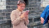 小姐姐太不谨慎了，这下好了吧！