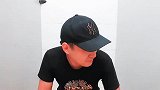 小伙误入女厕所，没想又进来一女的，结局搞笑了