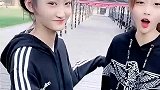 一看就知道是俩个是无忧无虑的人