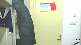 你永远不知道女生的羽绒服下面穿的啥，太真实了！