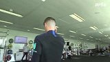 欢声笑语！三狮队员原地起跳测试 幼稚鬼林加德实力搞怪