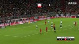 拜仁前场持续围攻！辛格凌空扫射滑门而过