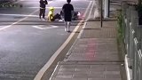 男子路边运球酿事故，监控拍下悲痛的一幕