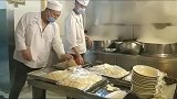 河南烩面师傅动作真熟练，真功夫