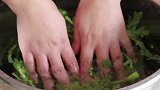 茼蒿加1勺玉米面竟然这么好吃，鲜香味美，清淡又营养，上桌光盘