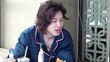 戚薇在女儿面前自夸：爸爸最怕妈妈！不料下一句被李乐祺问懵