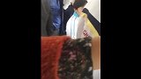 老人嫌让座太慢，恶言辱骂高中生