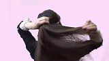 40岁的女人参加宴会，学会这款发型，优雅有气质