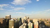 北京今天白天晴转多云，最高气温25℃