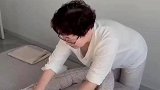 月嫂离开雇主家前，亲手制作礼物，一针一线寄托阿姨的温暖