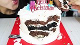 美女试吃圣诞老人奶油蛋糕、可爱圣诞主题马卡龙