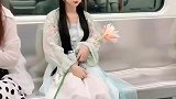 身穿汉服的姑娘，这是什么神仙颜值，感觉比貂蝉还美丽
