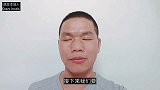 这个老男人不是大厨，也不是美食专业人士，但他却能炒出美味菜肴