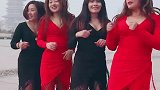 四大美女穿高跟鞋跳广场舞,这身穿搭真的帅爆了