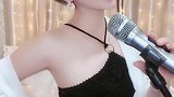 短发美女翻唱歌曲精彩好听，歌美人美！