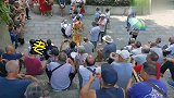 老二哥对山歌，围观好多人，比看明星还热闹