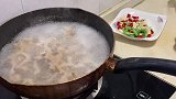 鸡爪最好吃的做法，软烂脱脱骨，一滴水都不加，好吃又下饭了