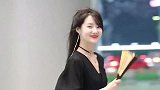 小姐姐据说有1000w粉丝本人很甜也很有礼貌被圈粉了