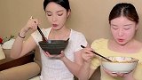 虽然寝室关系难免复杂，但总会有令人温暖的存在呀 寝室里的相亲相爱